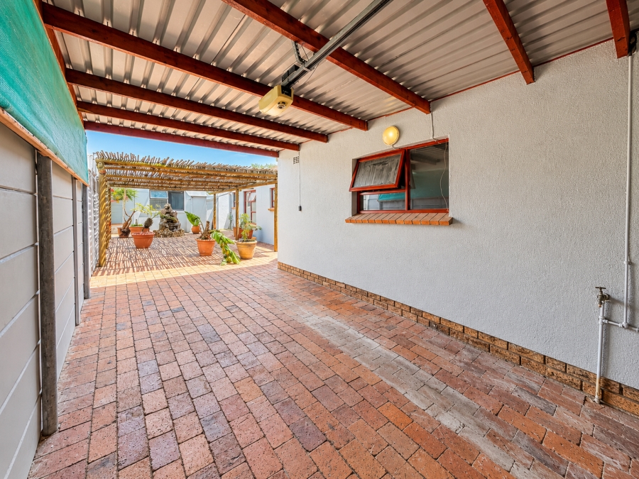 4 Bedroom Property for Sale in Bothasig Western Cape